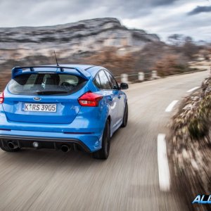 2016-Ford-Focus-RS-122-876x5351.jpg