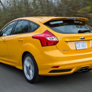 22-vw-gti-ford-focus-st-comparison.jpg